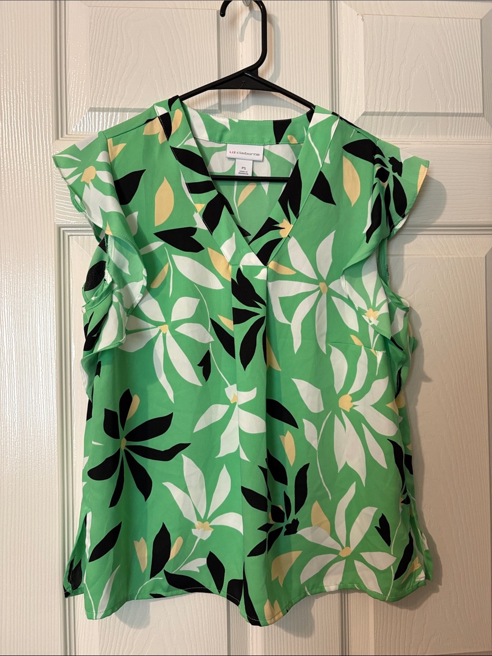 Liz Claiborne Green Floral Sleeveless V-Neck Top